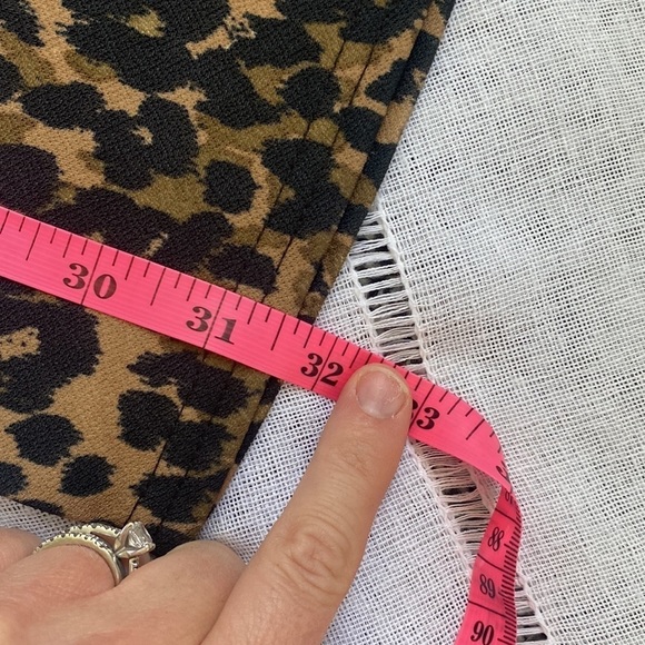 Nasty Gal fit and flare cheetah print leggings. - Picture 8 of 12